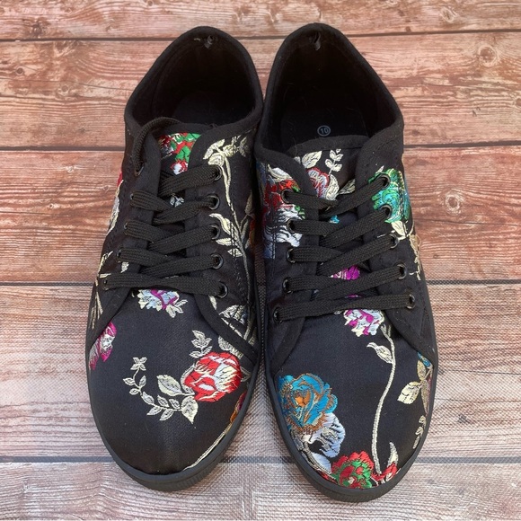Love University woman’s black oriental style floral embroidered sneakers size 10 - Picture 3 of 10